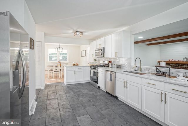 402 GEORGETOWN RD, Blackwood, NJ 08012