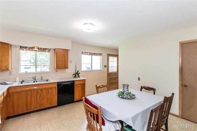 6319 Mackenzie Court, St Louis, MO 63123