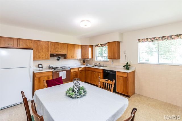 6319 Mackenzie Court, St Louis, MO 63123