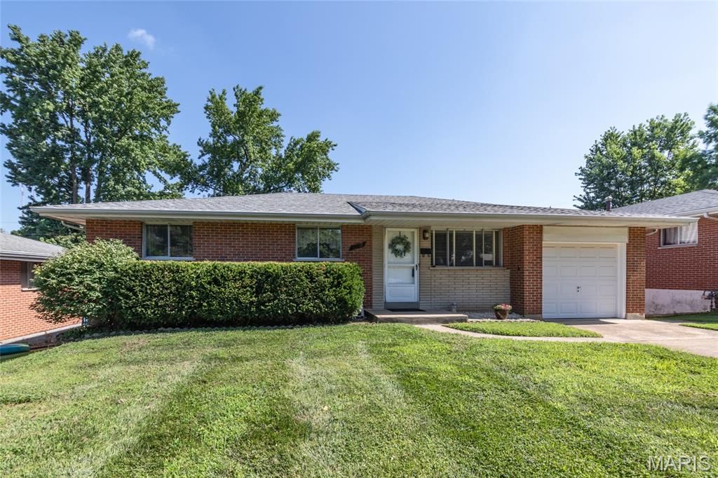6319 Mackenzie Court, St Louis, MO 63123