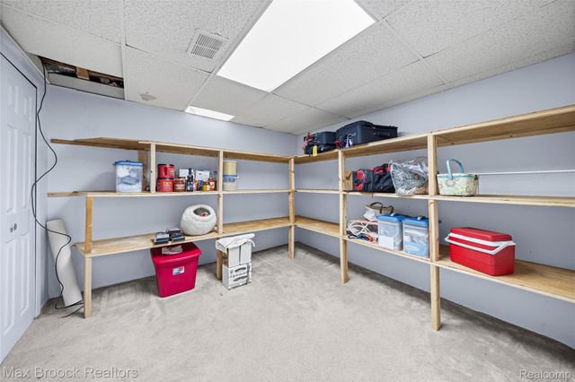 38903 Country Circle, Farmington Hills, MI 48331