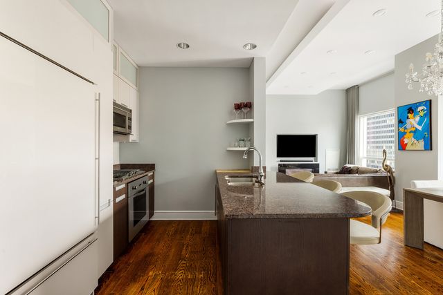250 E 49TH Street 22BA, New York City, NY 10017