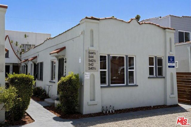 536 W 48th Street, Los Angeles, CA 90037