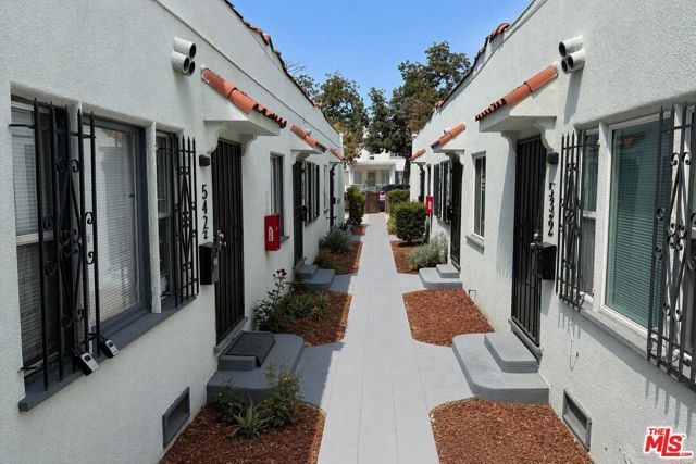 536 W 48th Street, Los Angeles, CA 90037
