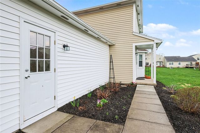 481 Nadine Dr, Webster, NY 14580