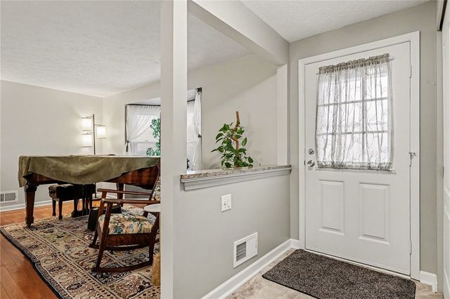 481 Nadine Dr, Webster, NY 14580