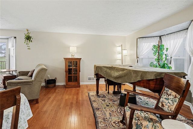 481 Nadine Dr, Webster, NY 14580
