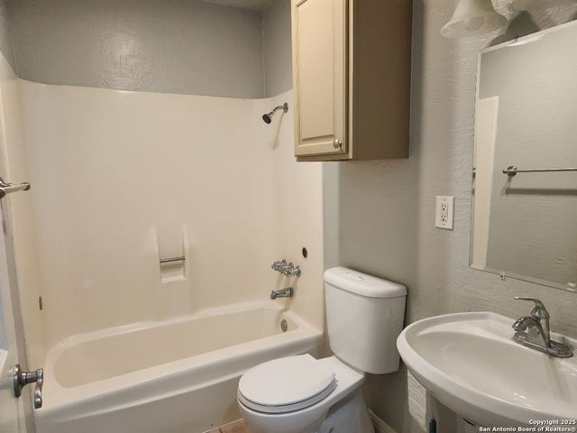 6018 Royal Valley, San Antonio, TX 78242