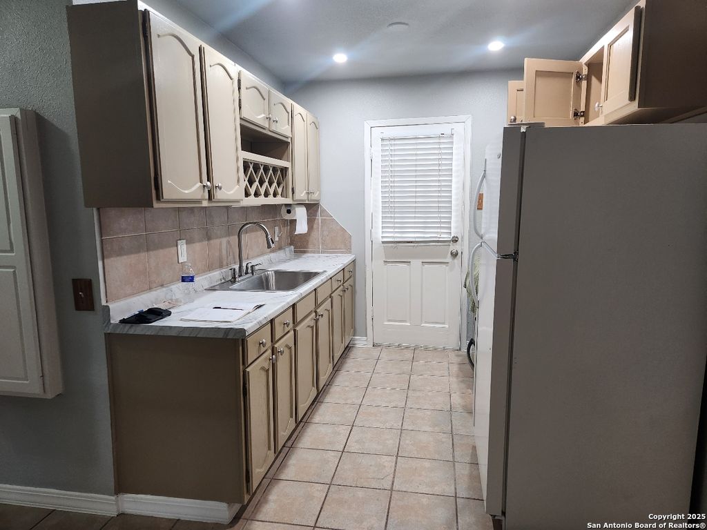 6018 Royal Valley, San Antonio, TX 78242