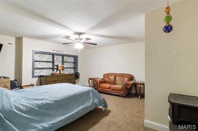 2707 N Service Road W, St Clair, MO 63077