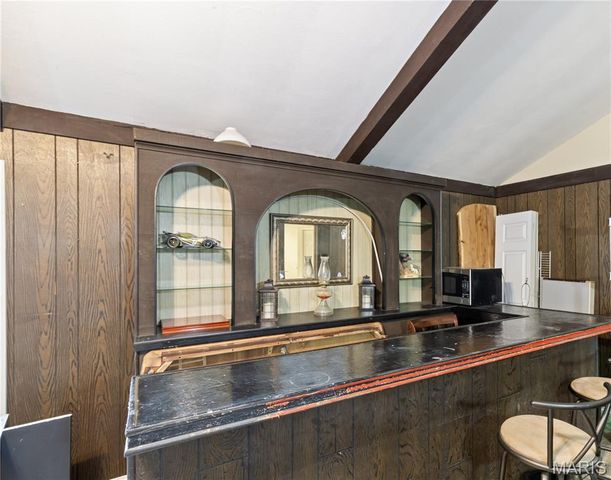 2707 N Service Road W, St Clair, MO 63077