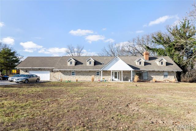 2707 N Service Road W, St Clair, MO 63077