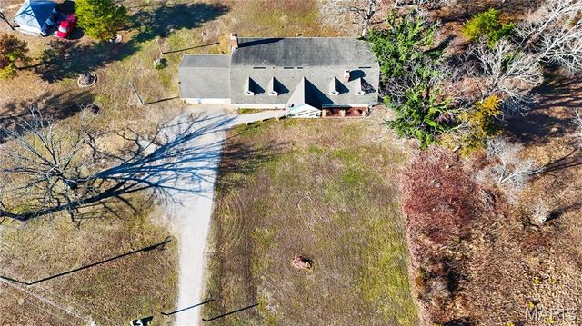 2707 N Service Road W, St Clair, MO 63077