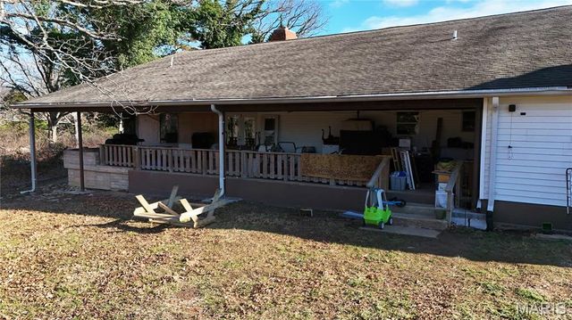 2707 N Service Road W, St Clair, MO 63077