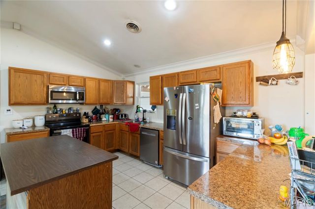 2707 N Service Road W, St Clair, MO 63077