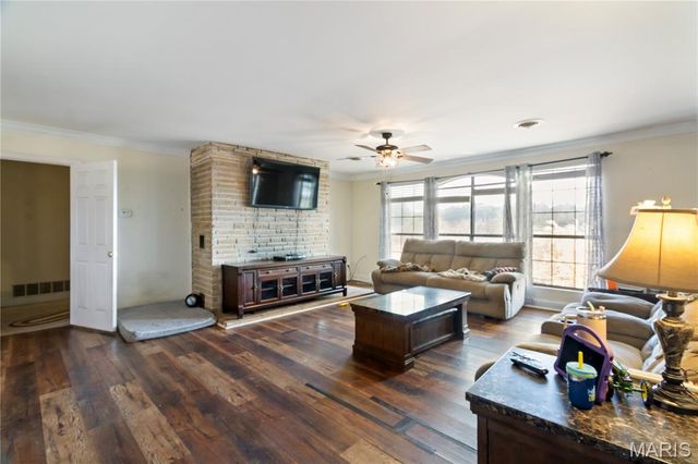 2707 N Service Road W, St Clair, MO 63077