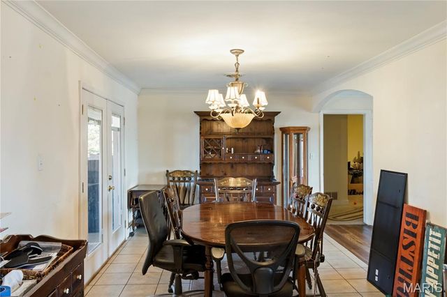 2707 N Service Road W, St Clair, MO 63077