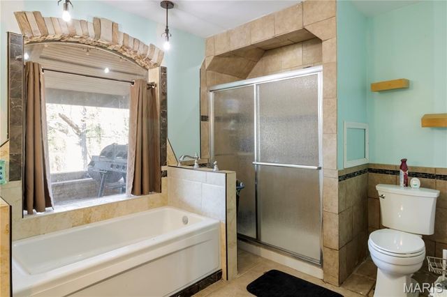 2707 N Service Road W, St Clair, MO 63077