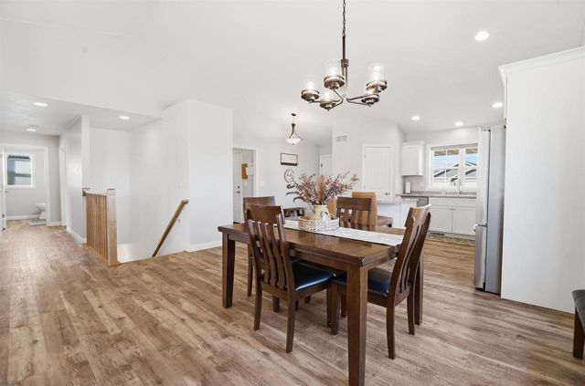 204 ZACHAREY COURT, New London, WI 54961