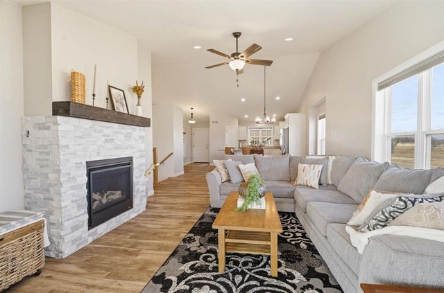 204 ZACHAREY COURT, New London, WI 54961