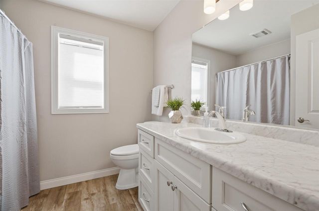 204 ZACHAREY COURT, New London, WI 54961