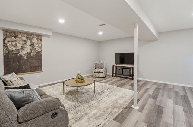 204 ZACHAREY COURT, New London, WI 54961