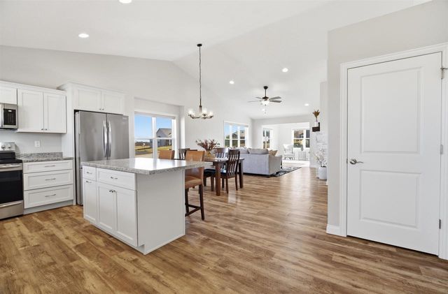 204 ZACHAREY COURT, New London, WI 54961