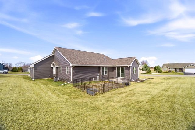 204 ZACHAREY COURT, New London, WI 54961