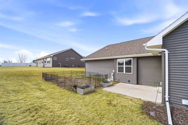 204 ZACHAREY COURT, New London, WI 54961