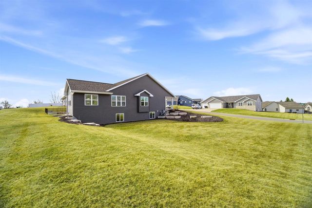 204 ZACHAREY COURT, New London, WI 54961