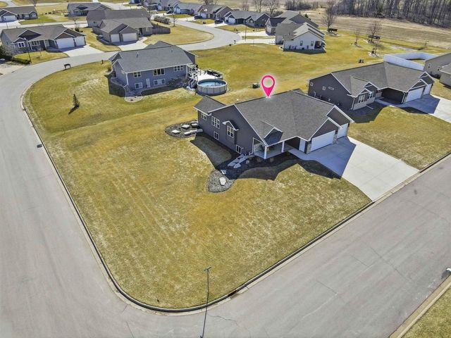204 ZACHAREY COURT, New London, WI 54961