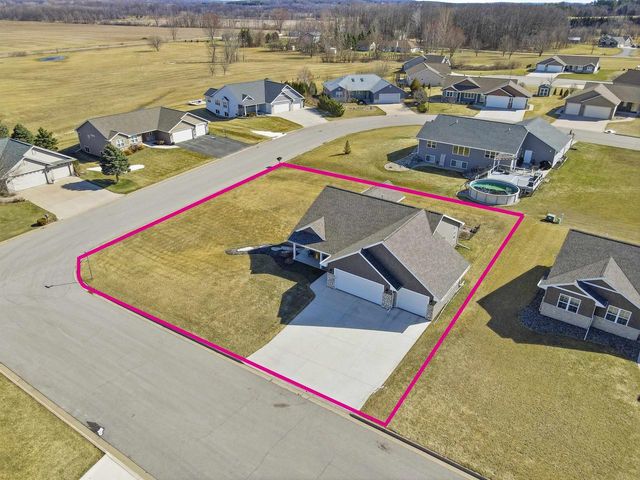 204 ZACHAREY COURT, New London, WI 54961