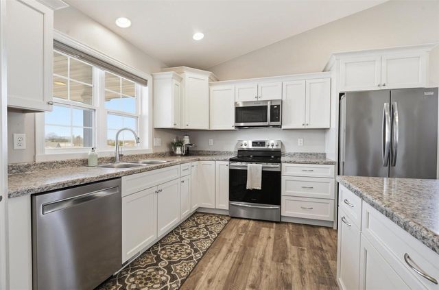 204 ZACHAREY COURT, New London, WI 54961