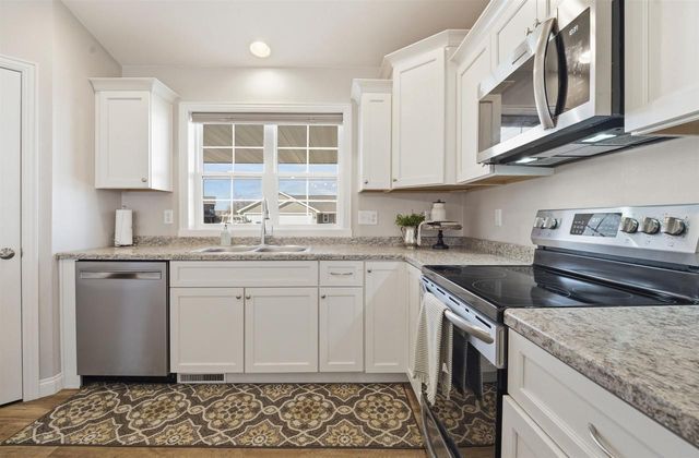204 ZACHAREY COURT, New London, WI 54961