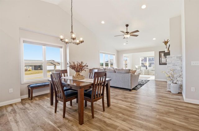 204 ZACHAREY COURT, New London, WI 54961