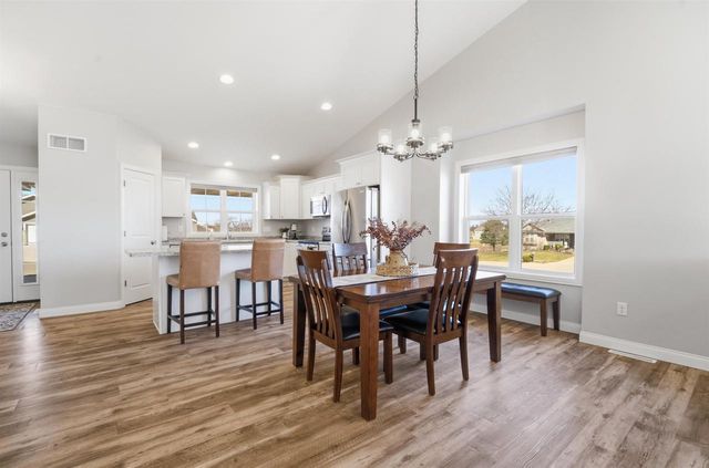 204 ZACHAREY COURT, New London, WI 54961