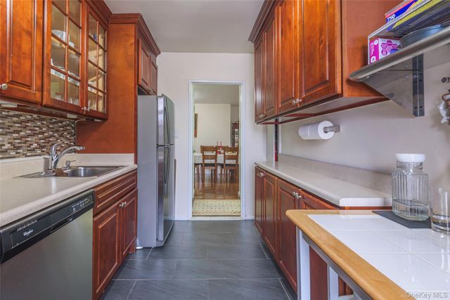 74-45 Yellowstone Boulevard 4H, Rego Park, NY 11374