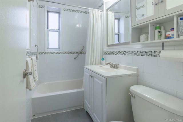 74-45 Yellowstone Boulevard 4H, Rego Park, NY 11374