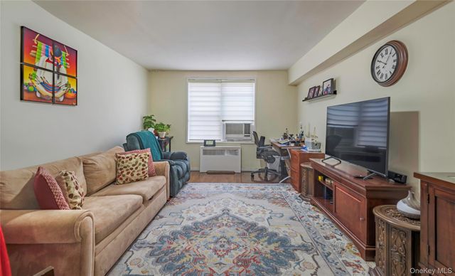 74-45 Yellowstone Boulevard 4H, Rego Park, NY 11374