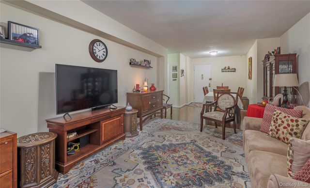 74-45 Yellowstone Boulevard 4H, Rego Park, NY 11374