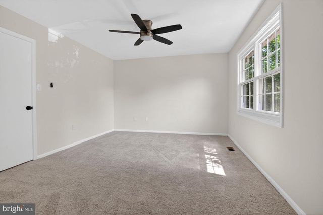 8715 BRETTON WOODS DR, Manassas, VA 20110