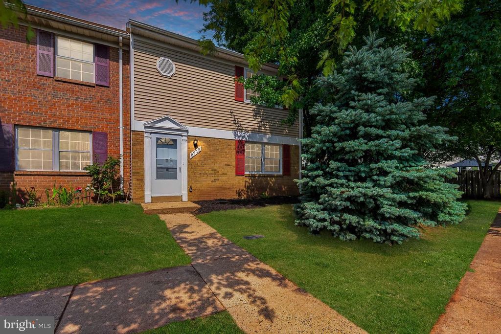 8715 BRETTON WOODS DR, Manassas, VA 20110