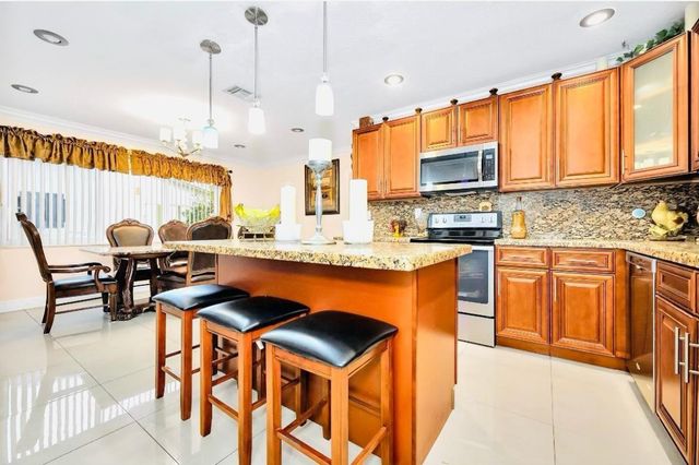 5101 SW 6 Place, Margate, FL 33068