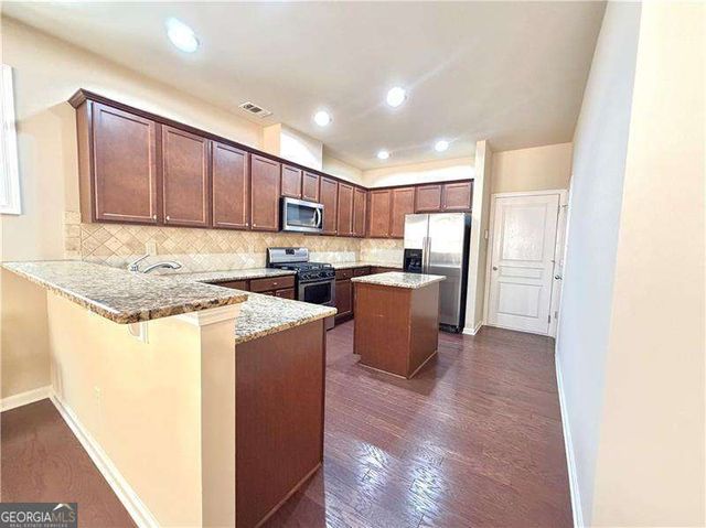 6215 Crested Moss Drive, Alpharetta, GA 30004