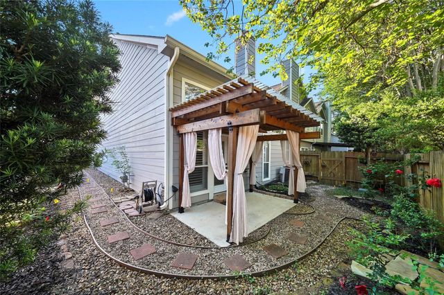 2351 Summit Way Court, Kingwood, TX 77339