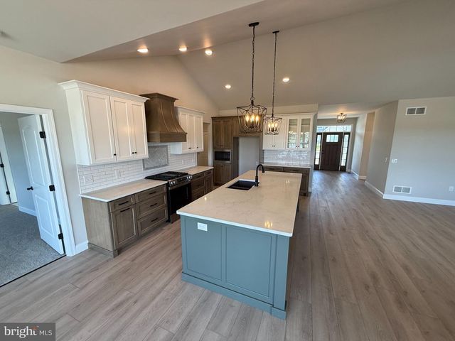 111 STARLIGHT LANE, Lebanon, PA 17046