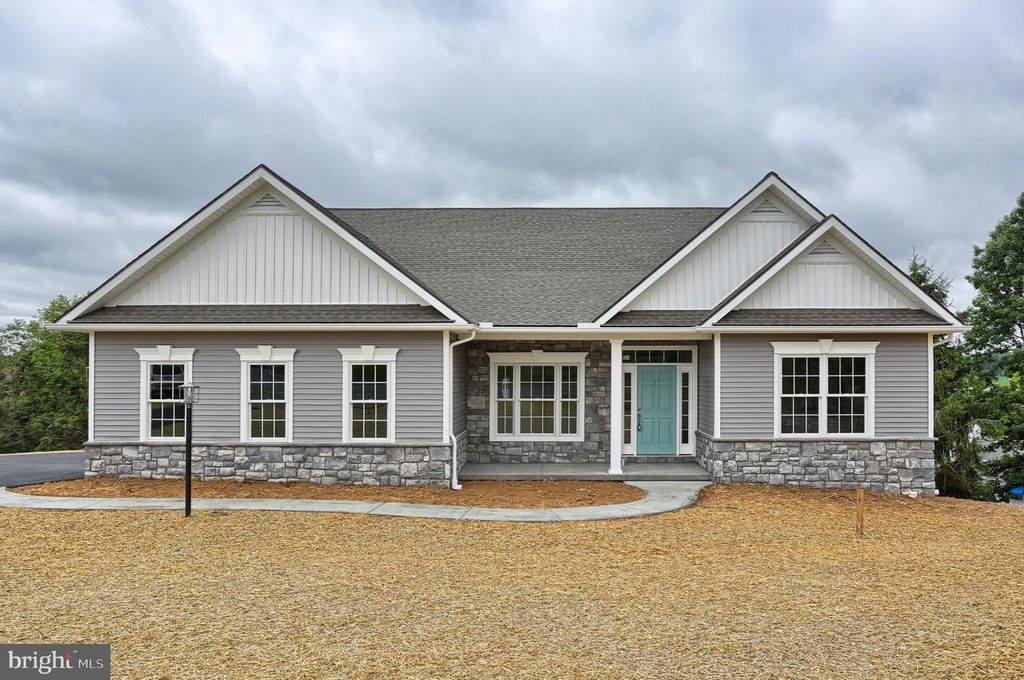 111 STARLIGHT LANE, Lebanon, PA 17046