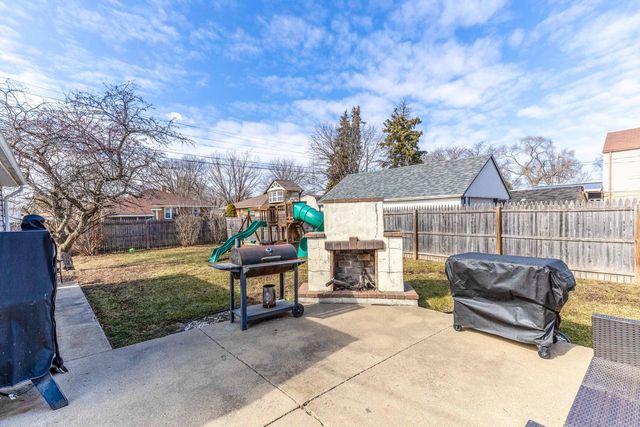 5516 37th AVENUE, Kenosha, WI 53144