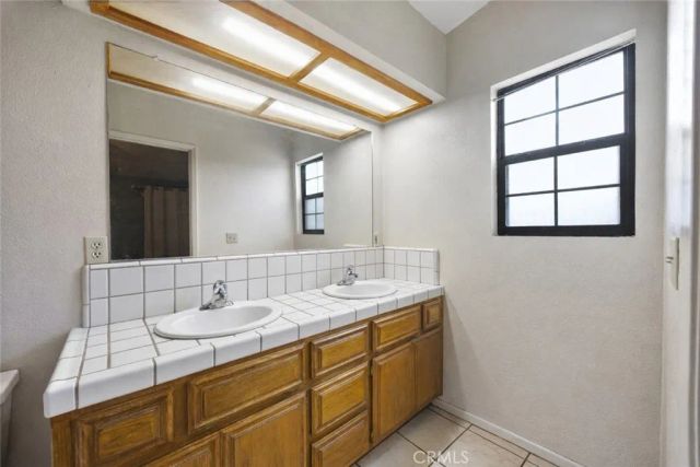 5504 E White Lane, Bakersfield, CA 93307