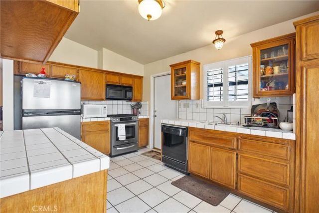 5504 E White Lane, Bakersfield, CA 93307